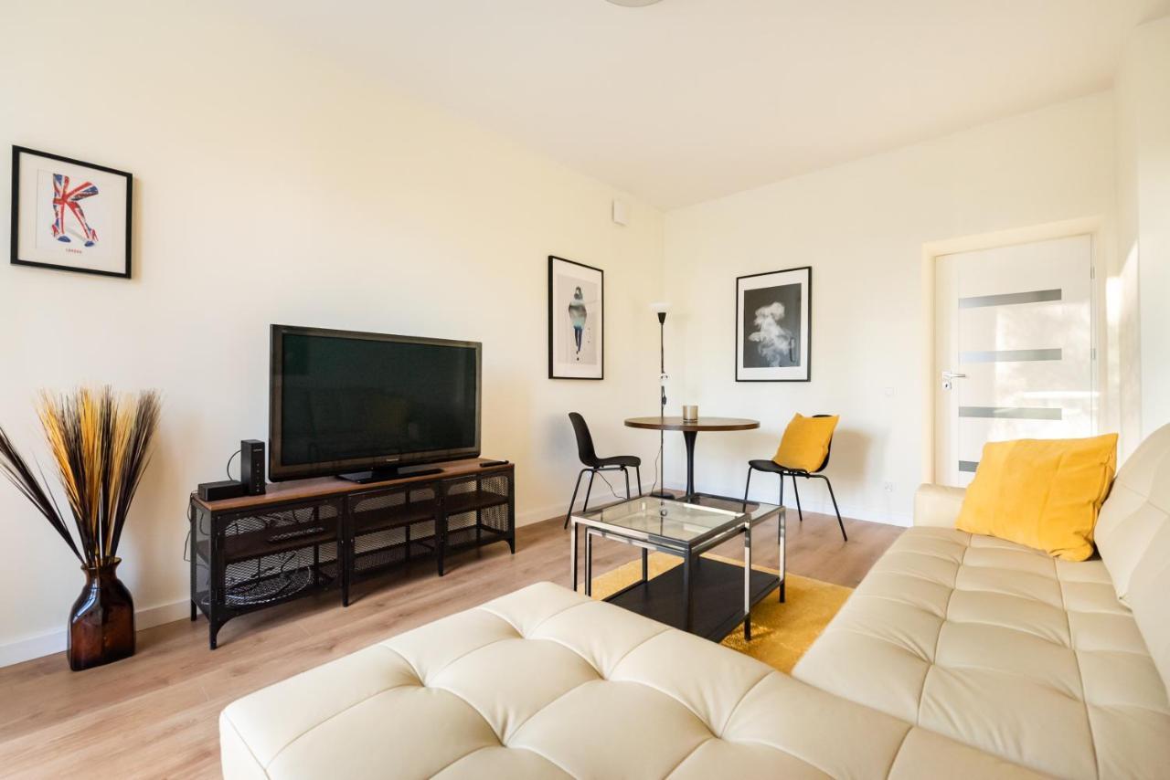 Ochota Sunny Apartment Varsovia Exterior foto